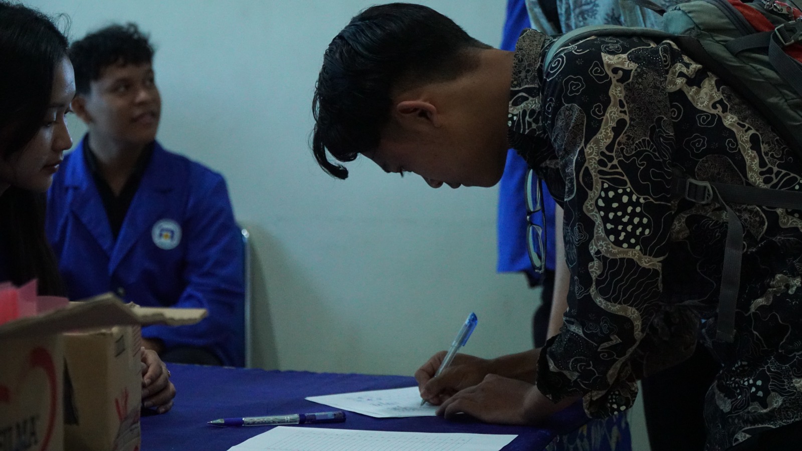 Peserta memasuki ruangan & registrasi